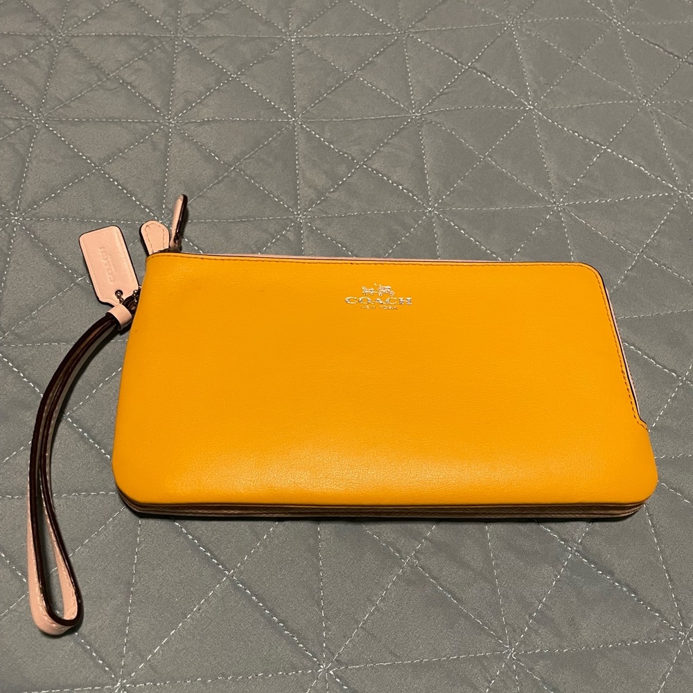 COACH Yellow, Tan, white wristlet. Like new condition!